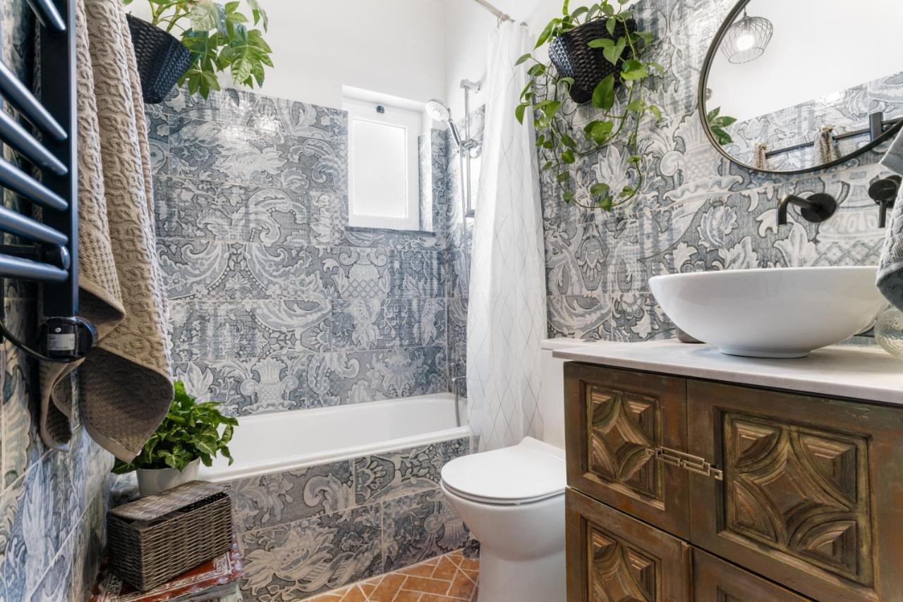 Arty Vintage Townhouse With Rooftop Shower & Sun Loungers Olhao Exterior photo